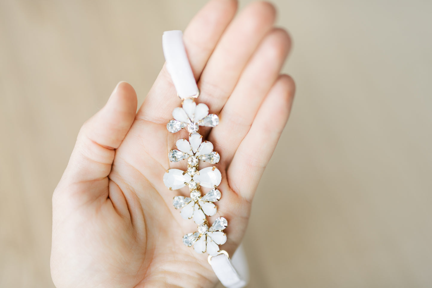 Fan Design Minimalist Bridal Garter